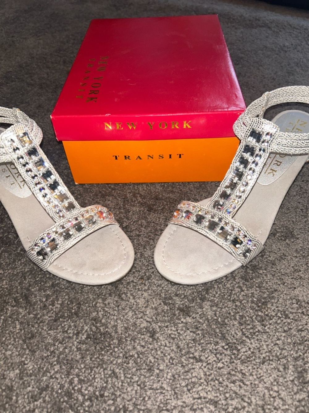 New York Transit Embellished Silver T-Strap Women’s Sandals Size 71/2 runs small - Picture 7 of 12